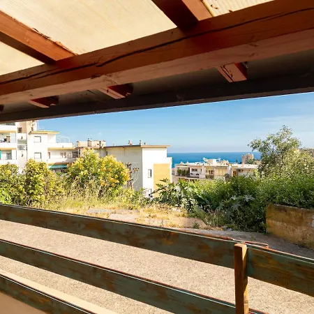 بيت للعطل Stone With A Terrace