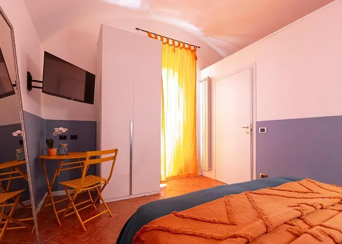 بيت للعطل Stone With A Terrace *