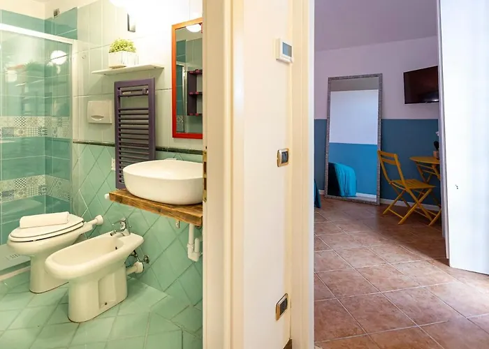 بيت للعطل Stone With A Terrace