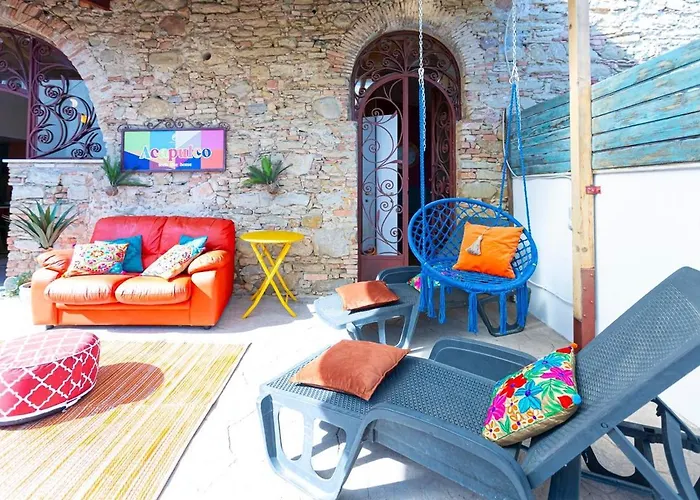 بيت للعطل Stone With A Terrace